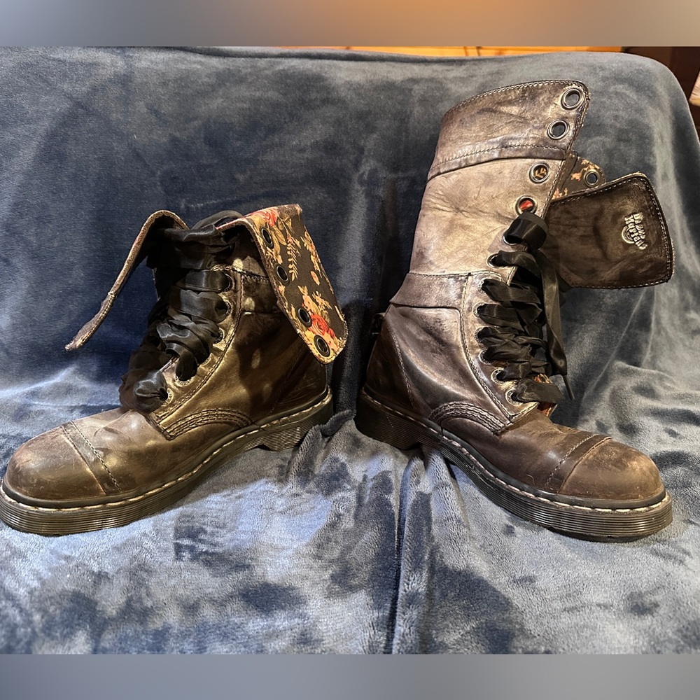 Dr Martens Boot Triumph 1914 Women’s 7 US Satin Ribbon Laces Floral